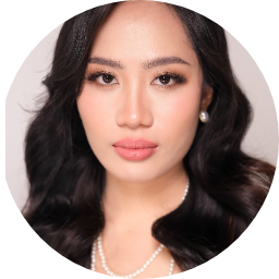 Robelle B.
